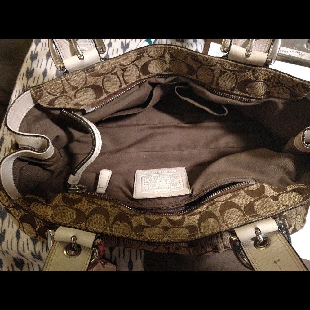 Coach Signature Satchel - Picture 4 of 8